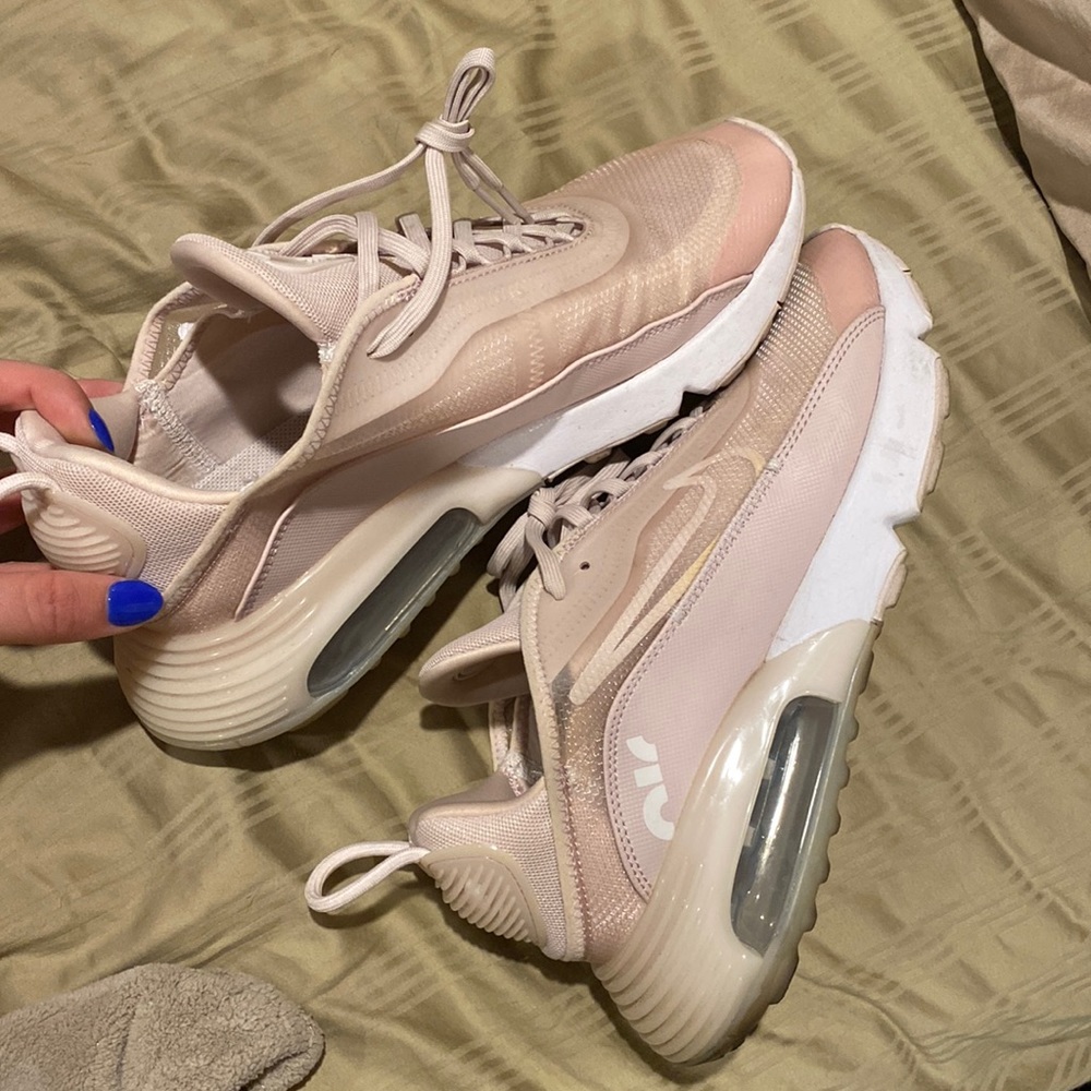 Nike tennis shoes